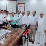 Jind News : अधर में लटके रेलवे अंडरपास को लेकर पार्षद डीसी से मिले