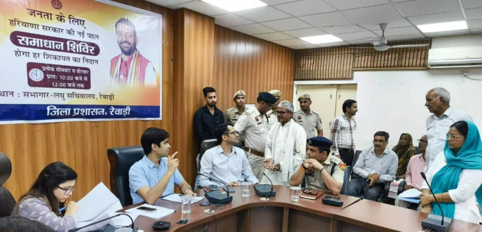 DC Abhishek Meena and SP Hemendra Meena heard the complaints in the solution camp