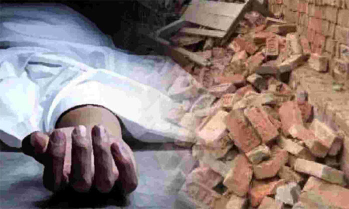 Jhajjar News: झज्जर में नींव खोदते समय दीवार के नीचे दबने से मजदूर की मौत