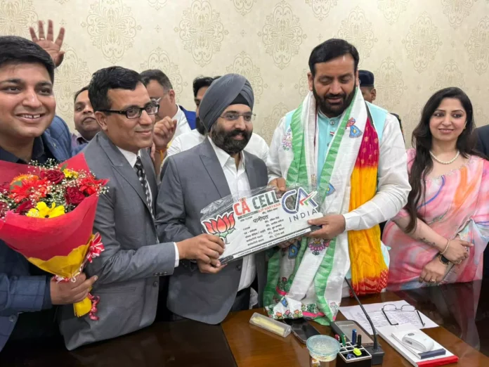 Delegation of Haryana CA Cell made a courtesy call on CM Saini