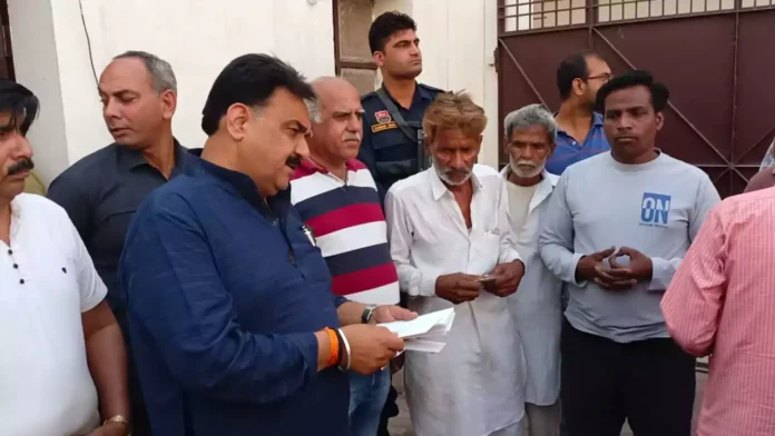 Jind News : डिप्टी स्पीकर ने पीडि़तों को दी सहायता राशि