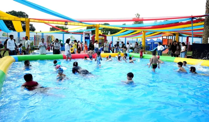 Families have fun at Splash-n-Play at Omaxe