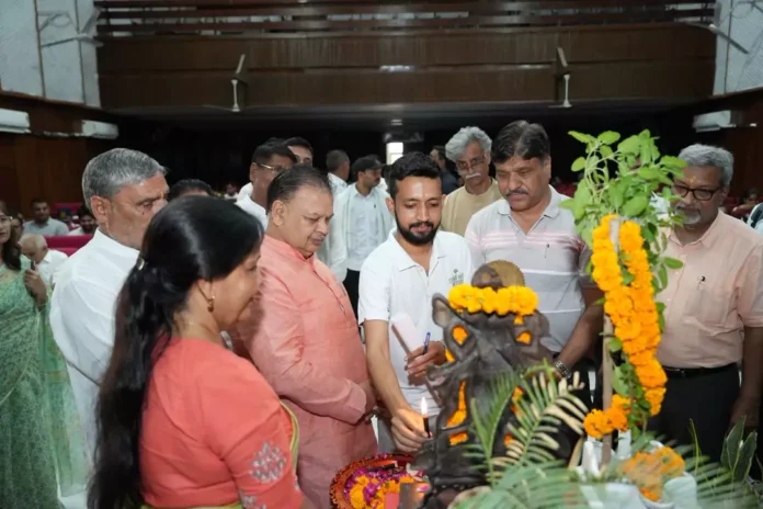 Bhiwani News : स्टैंड विद नेचर के पर्यावरण संरक्षण के प्रयास के समर्थन के लिए प्रतिबद्ध है सरकार : विधायक