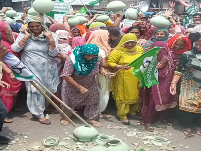 Kaithal News: कैथल में इनेलो ने पंजाब सरकार के खिलाफ किया प्रदर्शन, पीएम के नाम सौंपा ज्ञापन