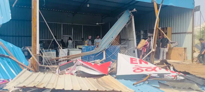 Immediate action in case of illegal occupation; Municipal Council Zirakpur immediately demolished temporary structure of illegal wine shop