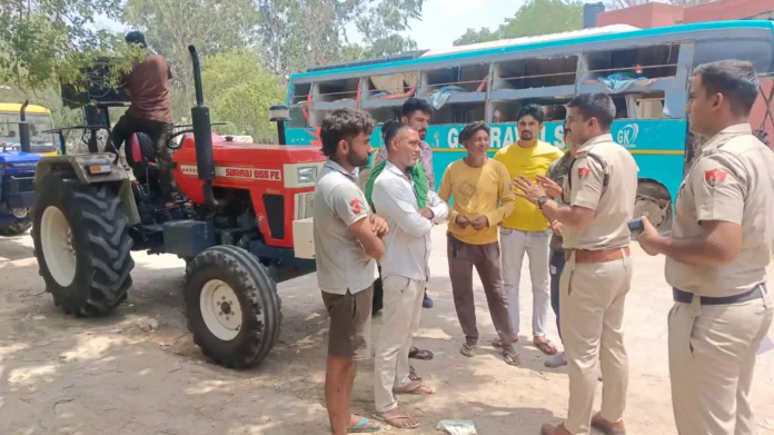 Jind News : जुलाना में पुलिस ने ट्रैक्टरों से उतरवाए साउंड सिस्टम