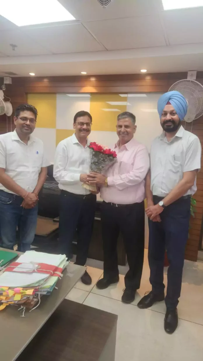 Jangsher Singh, who travelled from Beldar to Executive Engineer, retired, the corporation gave him a grand farewell
