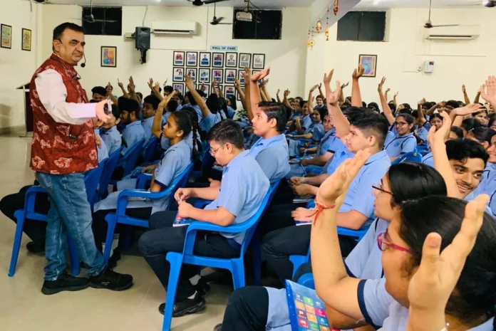 Knowledge given to children in cyber security workshop at Lions School Gurugram News : लायंस स्कूल में बच्चों को साइबर सुरक्षा कार्यशाला में दिया गया ज्ञान