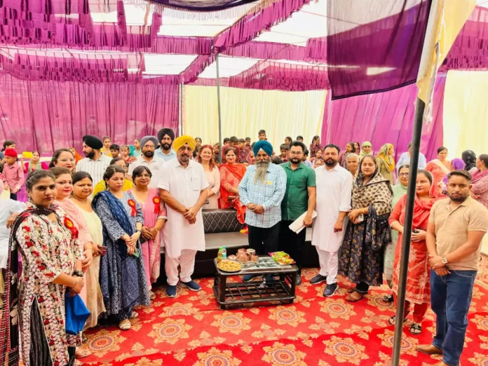 MLA Kuljit Singh Randhawa became emotional after reaching Paragpur school during Punjab education revolution