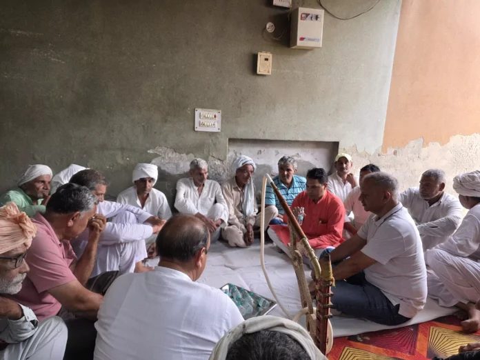 MLA Sunil Sangwan expressed condolences by reaching the martyr's house in Samspur, paid homage by offering flowers on his picture