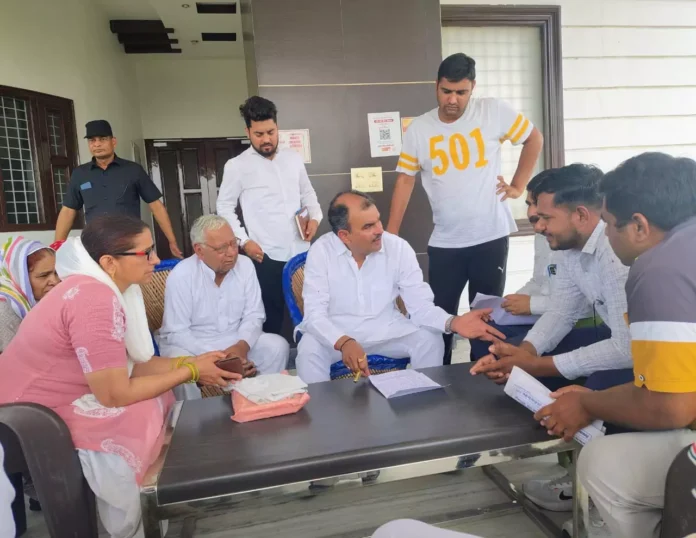 MLA Umesh Patuwas listened to the problems of the common people and assured them of a quick solution