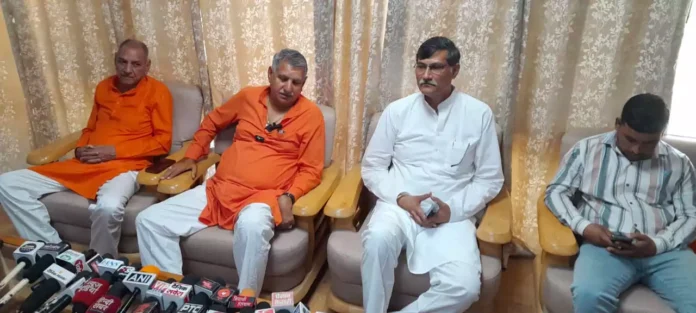 MP Dharambir Singh addressed the journalists at the Public Works Rest House Bhiwani News : सांसद धर्मबीर सिंह ने लोक निर्माण विश्राम गृह में पत्रकारों को किया संबोधित