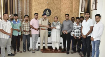Charkhi Dadri News : मोबाइल फोन को उनके असल मालिकों को सौंपा गया: धीरज कुमार