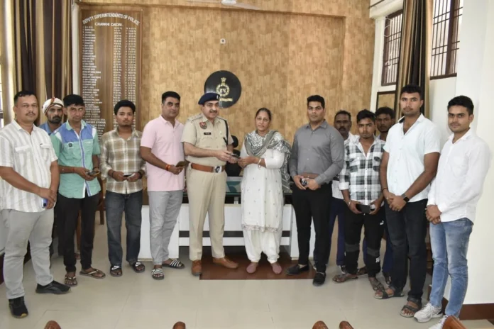 Mobile phones have been handed over to their original owners Dheeraj Kumar