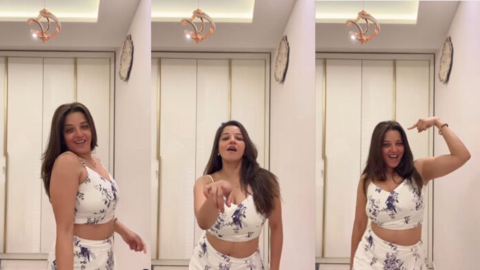 Monalisa Viral Video: आशिक बनाया आपने’ पर मोनालिसा का हॉट डांस, कातिलाना अदाओं से इंटरनेट पर लगाई आग