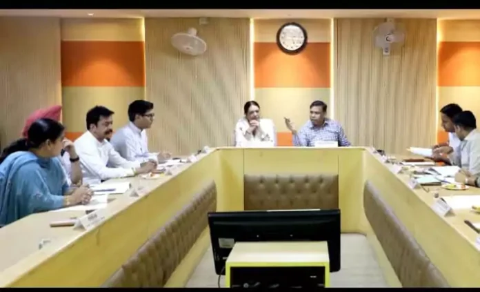 नगर निगम की वित्त और अनुबंध समिति प्लाजा में कला और संस्कृति गतिविधियों को बढ़ावा देने के राजस्व सृजन की बैठक