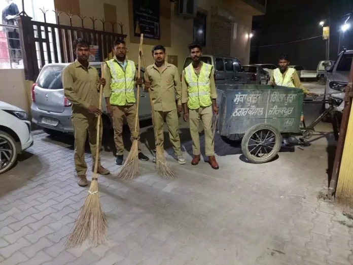 Night cleaning campaign started, night cleaning campaign was carried out in Baltana Ramlila Ground and Neelkanth Society