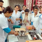 Jind News : विश्व नर्सिंग दिवस पर नर्सों ने केक काट कर मनाई खुशी