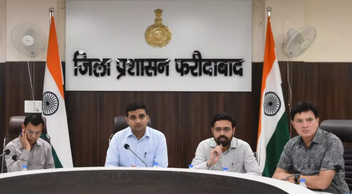 Faridabad News : समाधान शिविर और पोर्टलों पर मिली शिकायतों का त्वरित समाधान सुनिश्चित करें सम्बंधित विभाग के अधिकारी : विक्रम सिंह
