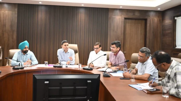 Officials should complete the cleaning of drainage and sewerage before monsoon Pradeep Dahiya Gurugram News : मॉनसून से पूर्व ड्रेनेज व सीवरेज की सफाई पूरी कर लें अधिकारी: प्रदीप दहिया