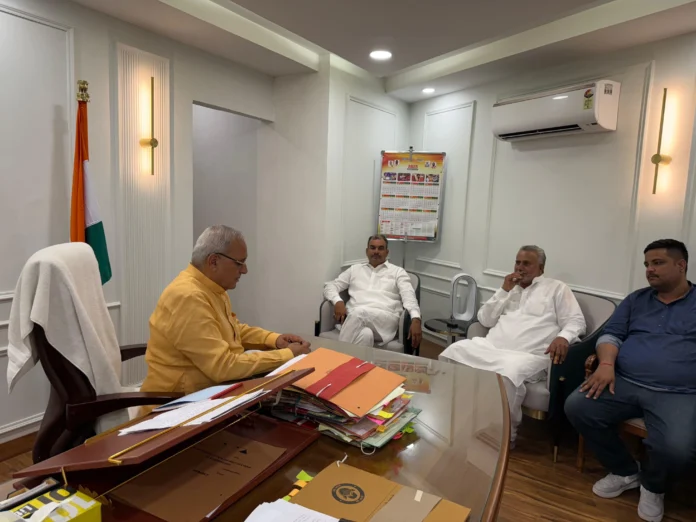 On the demand for paving the roads connecting the villages, CM and Cabinet Minister Ranbir Gangwa assured to provide the budget