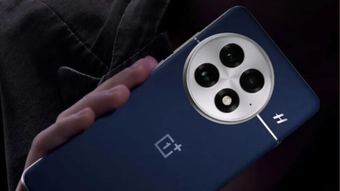 iPhone को टक्कर देने आया OnePlus 15, ट्रिपल 50MP कैमरा और जबरदस्त लुक्स से बना सबका फेवरेट