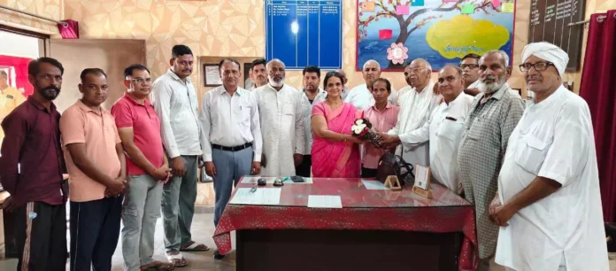 PM Shri honored the students of Government Senior Secondary School Palhavas for getting excellent exam results