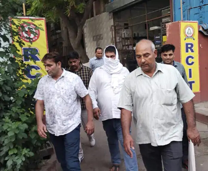 Rohtak News: रोहतक में 40 हजार रुपए की रिश्वत लेता पटवारी गिरफ्तार