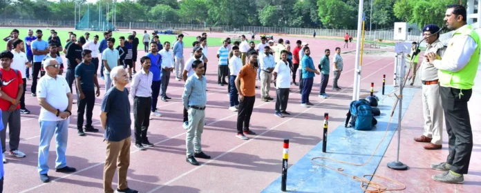 Gurugram News : सिविल डिफेंस प्रशिक्षण शिविर में पहुंचे हर उम्र के लोग