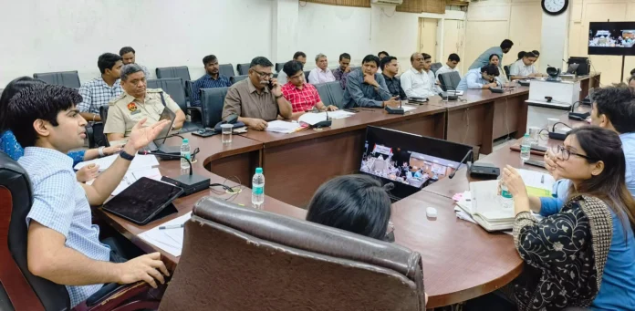 Portals related to public service are becoming helpful to the common man, DC Abhishek Meena took a review meeting of Samadhan Cell, SMGT and CM Window