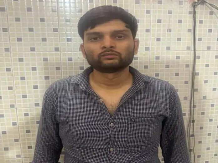 Faridabad News: फरीदाबाद में प्रिंटिंग प्रेस पर यूपी एसटीएफ की रेड, फर्जी डिग्रियां बनाने वाला गिरफ्तार Faridabad News: फरीदाबाद में प्रिंटिंग प्रेस पर यूपी एसटीएफ की रेड, फर्जी डिग्रियां बनाने वाला गिरफ्तार