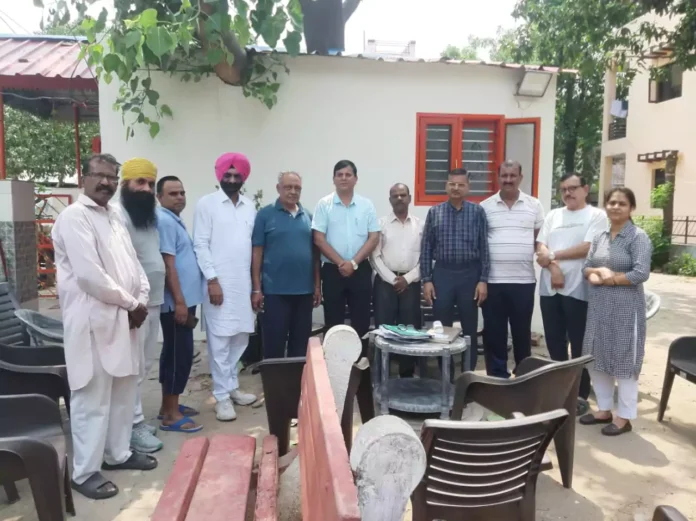 Residents of Shalimar Enclave, troubled by power cuts, submitted a memorandum to the electricity department officials