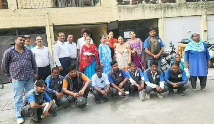 Social worker Baldev Raj Khurana celebrated his birthday by having breakfast with sanitation workers