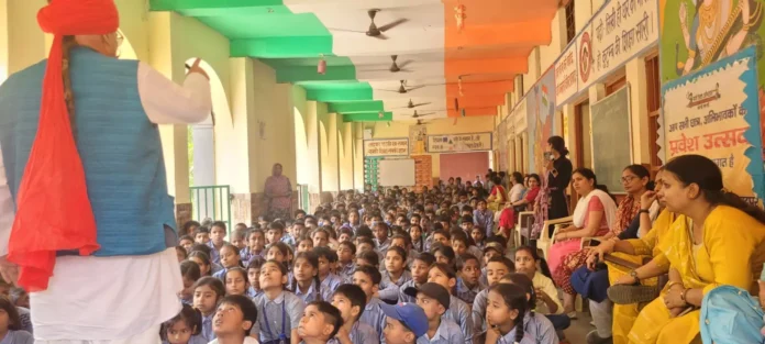 Faridabad News : विद्यार्थियों को संवेदनशील व उत्तरदायी नागरिक बनने की भावना के लिए किया जागरूक