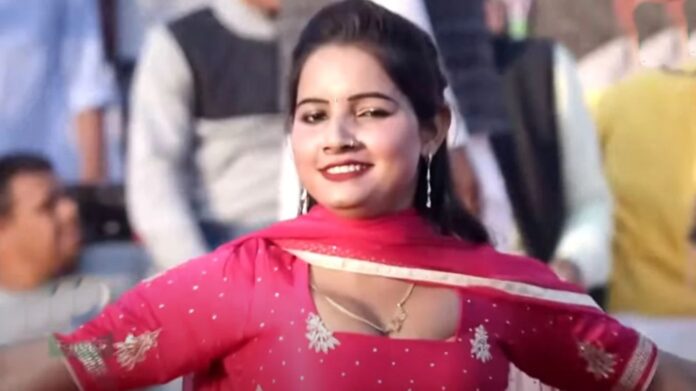 Sunita Baby Dance: फेयर लवली पर बेकाबू हुई सुनीता बेबी, स्टेज तोड़ डांस ने मचाया धमाल