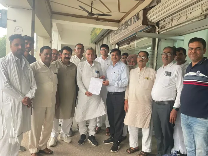 Sirsa News : कच्चा आढ़तिया एसोसिएशन ने लाइसेंसों का नवीनीकरण करवाने हेतु भाजपा नेता अमीरचंद मेहता को ज्ञापन सौंपा
