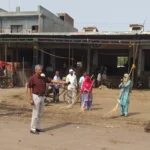Faridabad News : नगर निगम के सफाई कर्मचारियों का मंडी की गंदगी को दूर करने का अभियान जारी