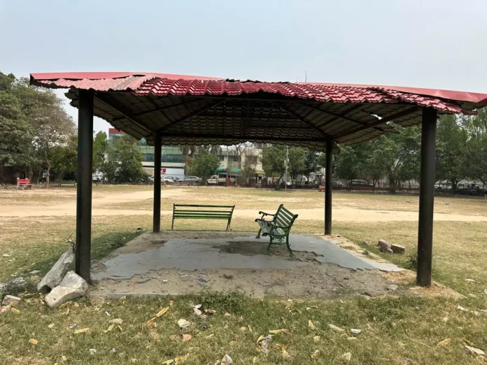 The condition of the parks in ward number 9 of Panchkula is bad, work is incomplete despite tender of Rs 22 lakh