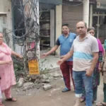 The dilapidated electricity pole is on the verge of collapse