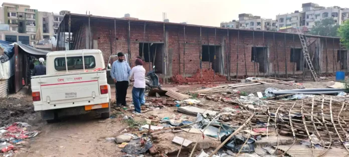 The work of constructing permanent rooms by removing slums has started. Despite the work being stopped twice, preparations have been made to lay the lintel using influence.