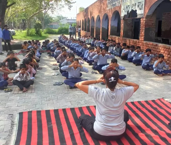 Faridabad News : विद्यालयों में तीन दिवसीय योग प्रशिक्षण कार्यक्रम संपन्न, छात्रों में योग के प्रति बढ़ी जागरूकता