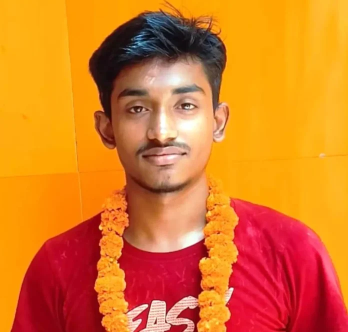 When the Chief Minister called and congratulated topper Naman, there was happiness in the family and school Bhiwani News : मुख्यमंत्री ने फोन कर टॉपर नमन को दी बधाई तो परिवार और स्कूल में खुशियां छाई