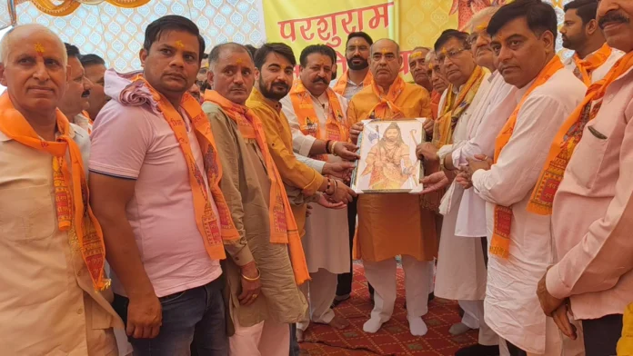 Faridabad News : अपने आप को बेहतर प्रस्तुत करने के लिए युवा अपनाएं संस्कार : मूलचंद शर्मा