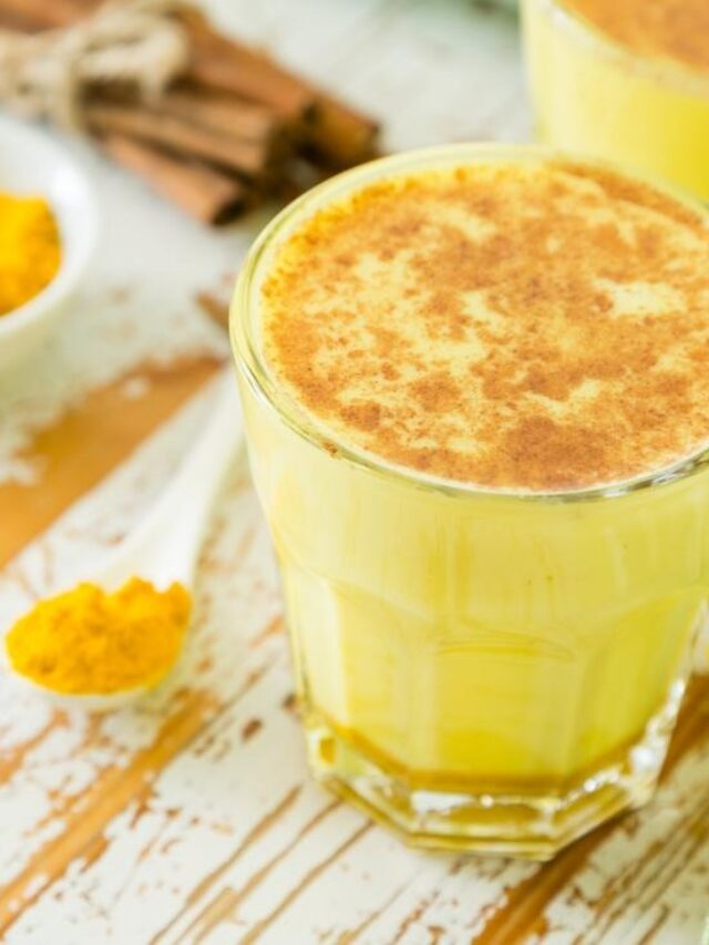 Turmeric Milk: गर्मियों में भी अमृत से कम नहीं है हल्दी वाला दूध