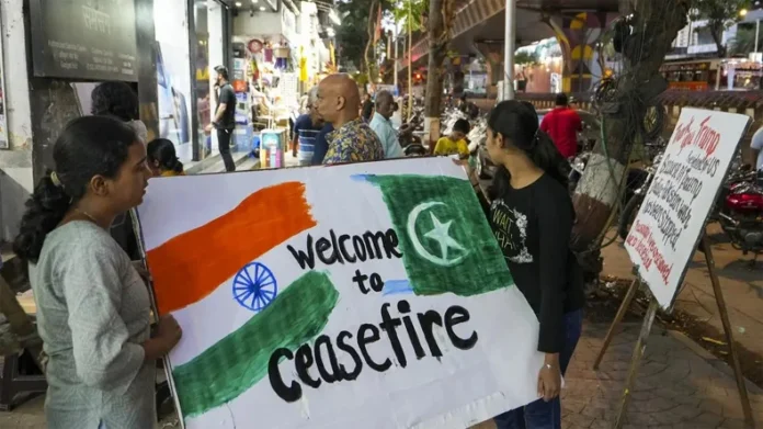 Indo-Pak Tension: सीजफायर पर सहमति के बाद पाकिस्तान ने फिर किया संघर्षविराम का उल्लंघन, आज एलओसी पर हालात सामान्य Indo-Pak Tension