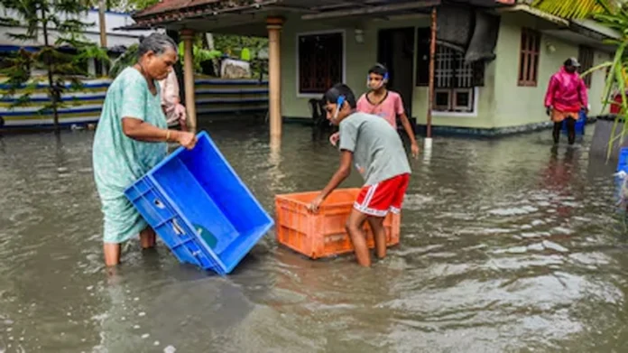 Monsoon Updates: केरल में भारी बारिश का अनुमान, आठ जिलों में रेड अलर्ट, उत्तर-पश्चिम में भी कई जगह के लिए चेतावनी Monsoon Updates