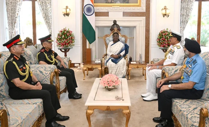 Operation Sindoor: सीडीएस, सेना, नौसेना और वायु सेना प्रमुख ने राष्ट्रपति द्रौपदी मुर्मू से की मुलाकात Operation Sindoor