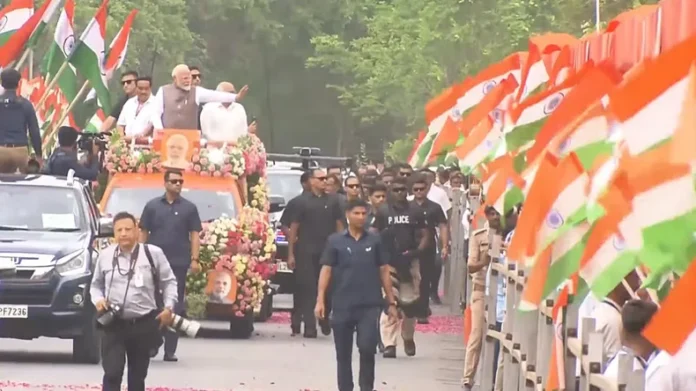 PM Modi Gujarat Visit: पीएम ने गुजरात को दी 5,536 करोड़ की विभिन्न विकास परियोजनाओं की सौगात, पाकिस्तान पर साधा निशाना PM Modi Gujarat Visit