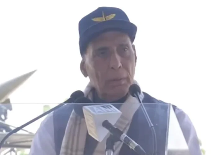 Rajnath Singh: रक्षा मंत्री ने पाकिस्तान को दिए जाने वाले धन पर आईएमएफ से की पुनर्विचार करने की अपील Rajnath Singh