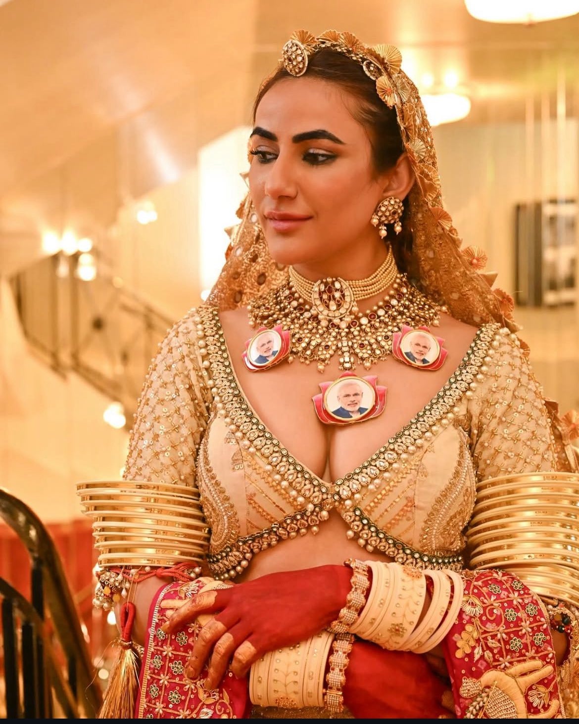 PM मोदी की फोटो वाला नेकलेस पहन Cannes 2025 में छा गईं Ruchi Gujjar, लुक देख रह गए सब हैरान